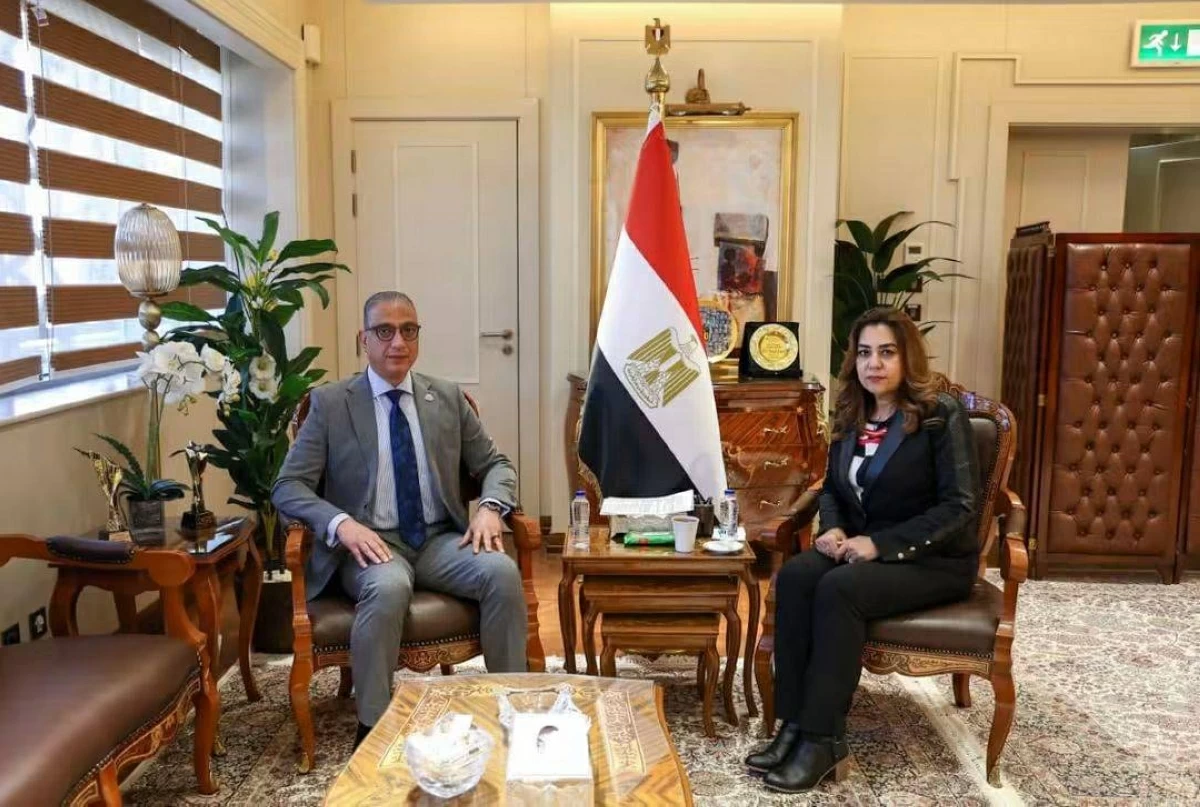 وزيرة التنمية المحلية والبيئة تتابع مع محافظ الجيزة مشروعات الخطة الاستثمارية وتطوير منظومة المخلفات