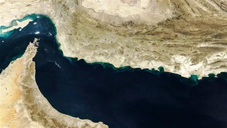 أكسيوس عن مسؤول أمريكي: القوات الأمريكية نفذت هجمات في محيط مضيق هرمز