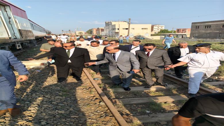 محافظ الغربية يتفقد 6 عربات من قطار الإسكندرية عن القضبان بكفر الزيات