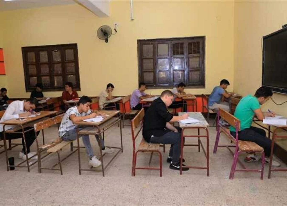 تباين آراء طلاب الثانوية العامة في قنا حول امتحان اللغة العربية