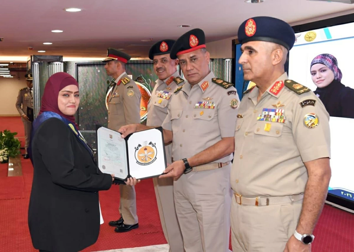 وزير الدفاع يشهد حفل تخرج لطلاب الدراسات العليا بالأكاديمية العسكرية