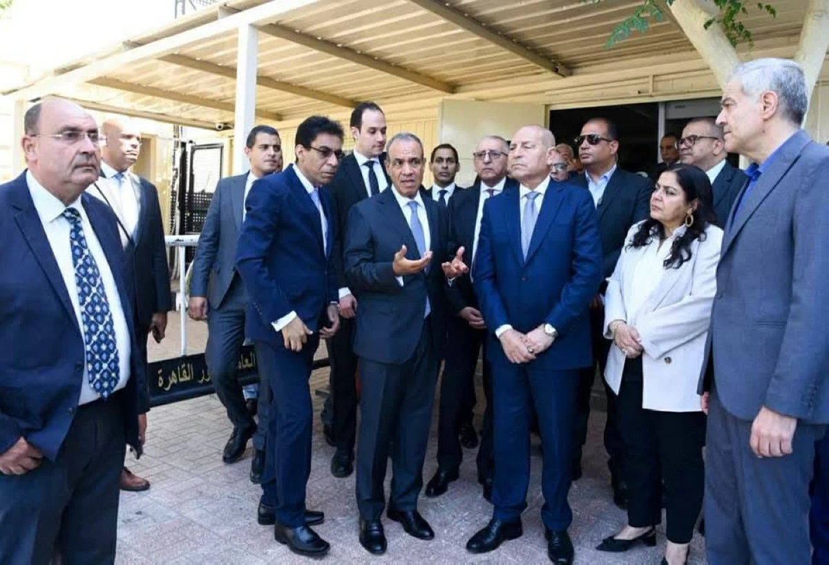 بعد تجديده وافتتاحه.. وزير الخارجية يتفقد سير العمل بمكتب تصديقات المريلاند
