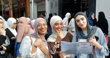 طلاب الثانوية العامة يبدأون امتحان مادة اللغة