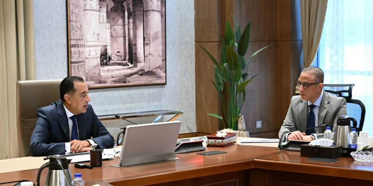 رئيس الوزراء يستعرض الموقف التنفيذى لعدد من مشروعات الخطة الاستثمارية بالجيزة